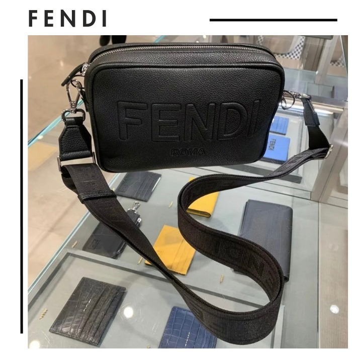 FENDI●ロゴ入り ブラックレザー コンパクト ショルダーバッグ