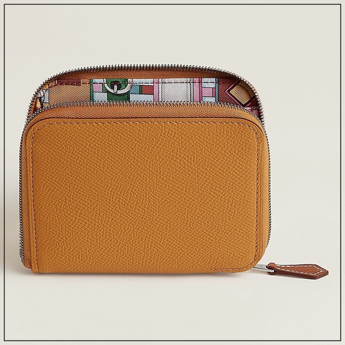 《内側のデザインがかわいい》HERMES Silk’In Compact 財布