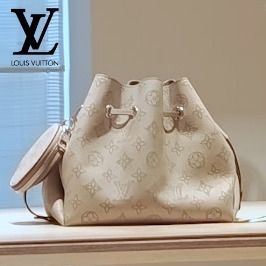 《コンパクトなバケットバッグ》Louis Vuitton ベラ Bella