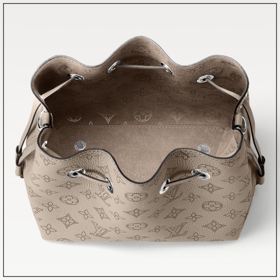 《コンパクトなバケットバッグ》Louis Vuitton ベラ Bella