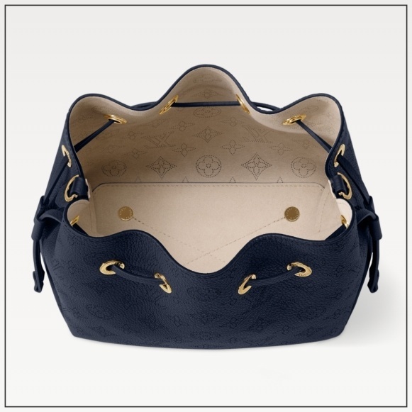 《コンパクトなバケットバッグ》Louis Vuitton ベラ Bella