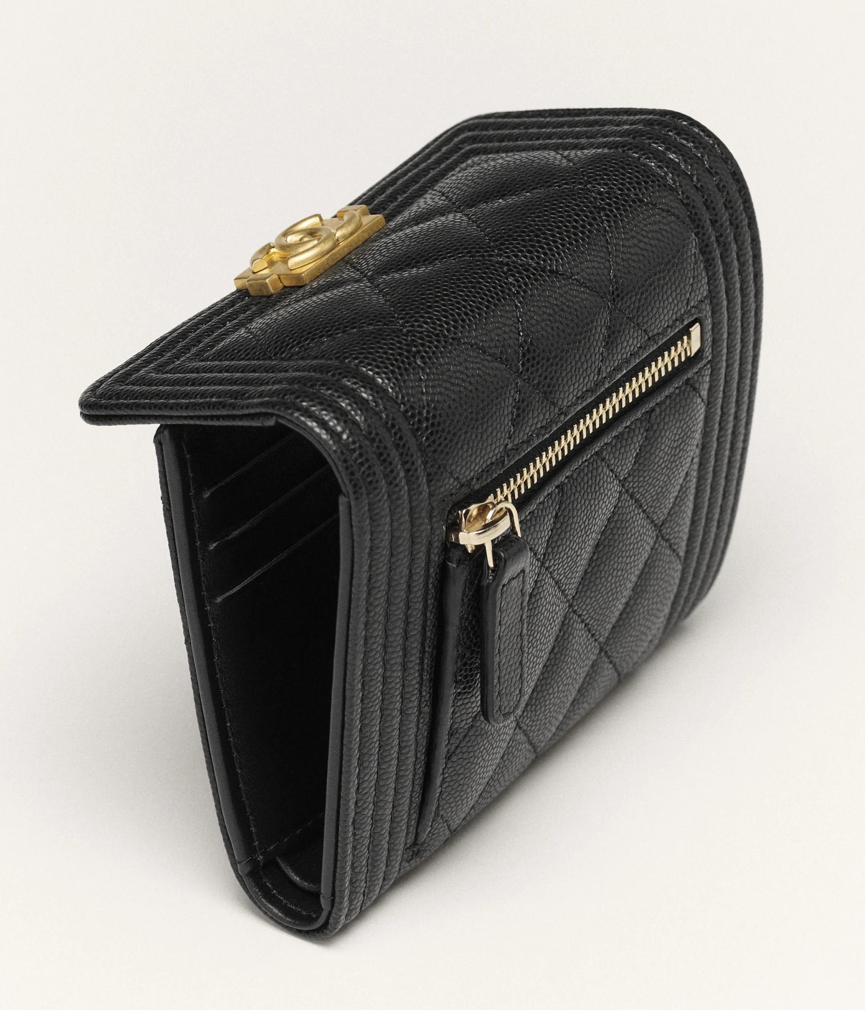 《CHANEL》高級感◎ BOY CHANEL スモール フラップウォレット