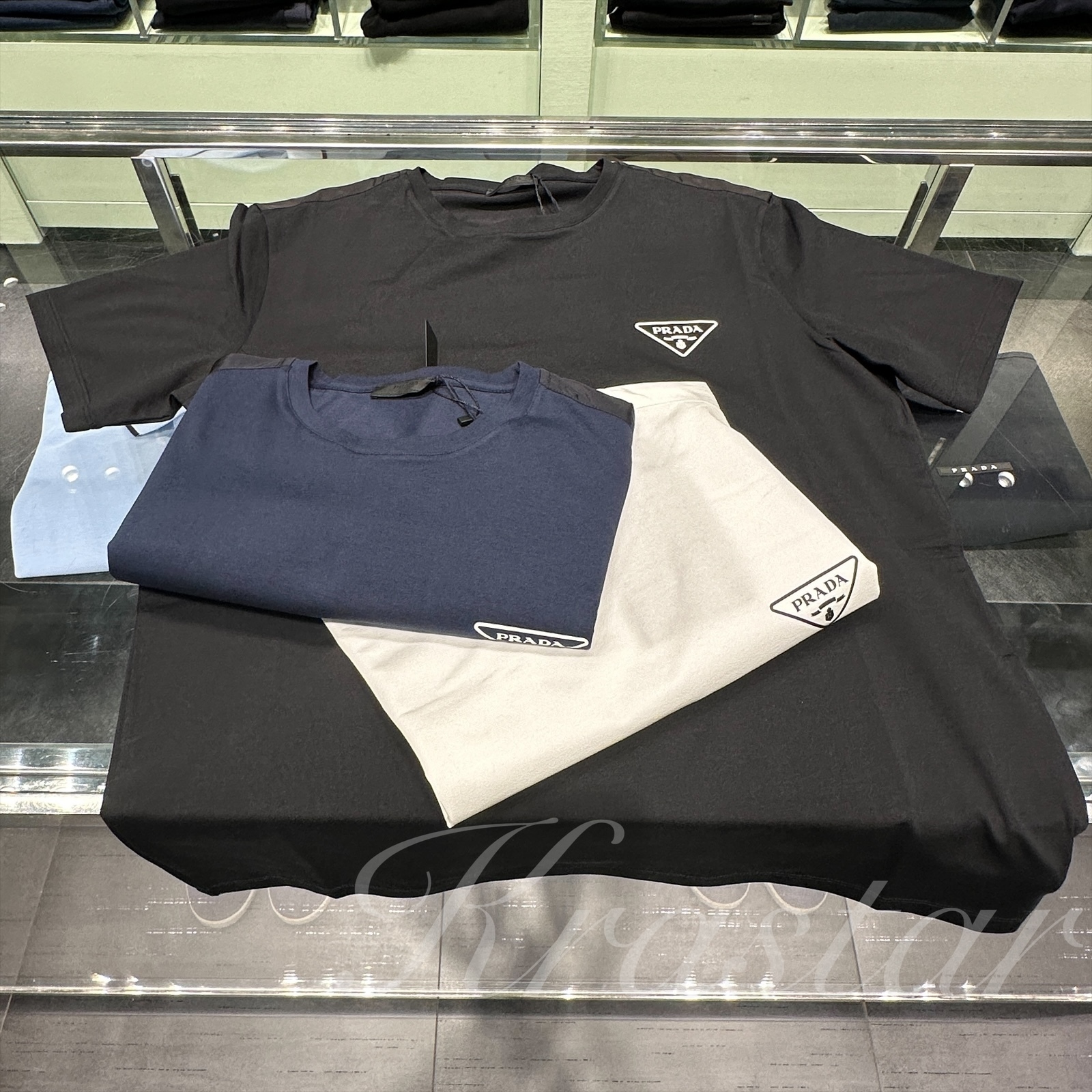 【VIPセール】PRADA プラダ 早い者勝ちセール！Tシャツ UJN880