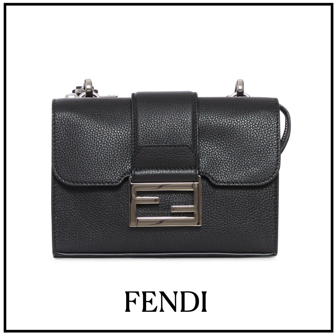 【FENDI】ダブルバゲット ジップドメッセンジャーバッグ