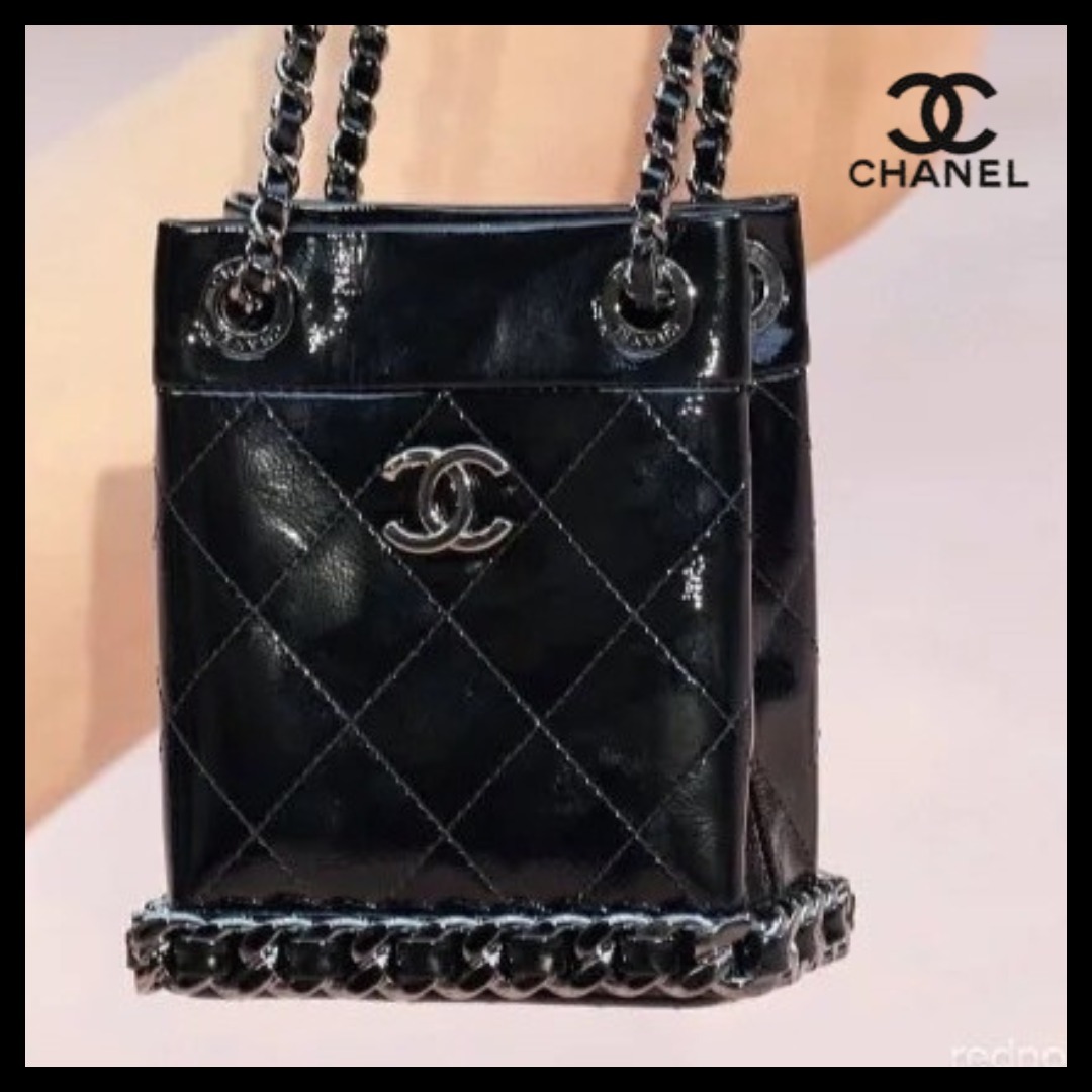 チェーンが大人かっこいい♪ 【CHANEL】 エナメル ミニバッグ