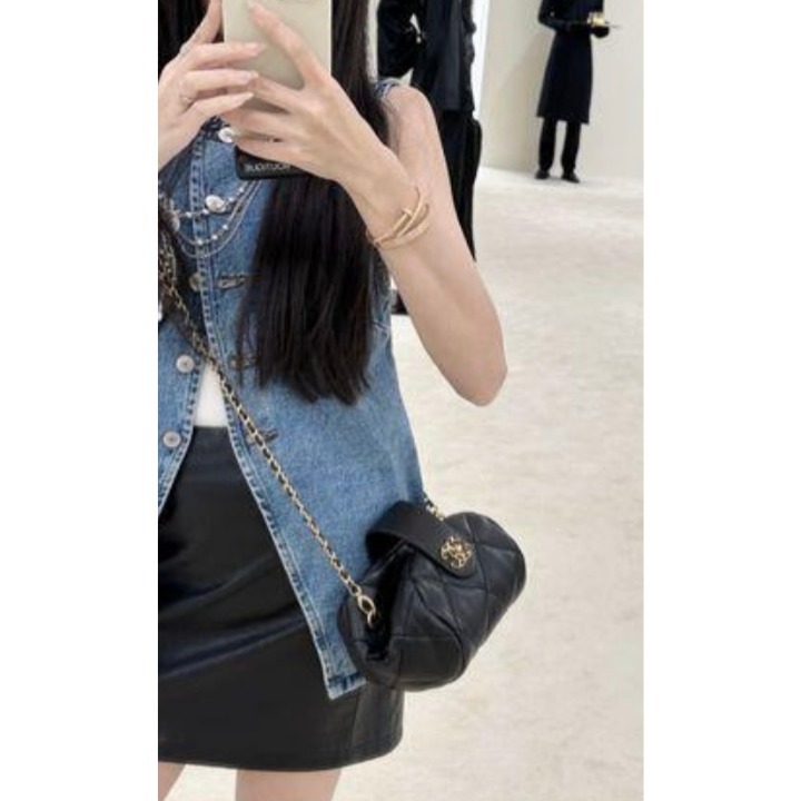 《流行りを先取り♥トレンドデザイン》CHANEL ミニバッグ