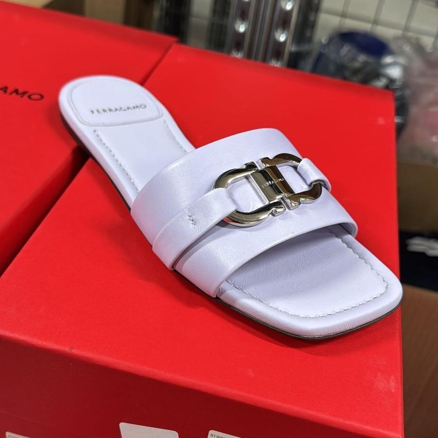直営店☆Ferragamo☆ エレガント♪LEAH ロゴ スライドサンダル