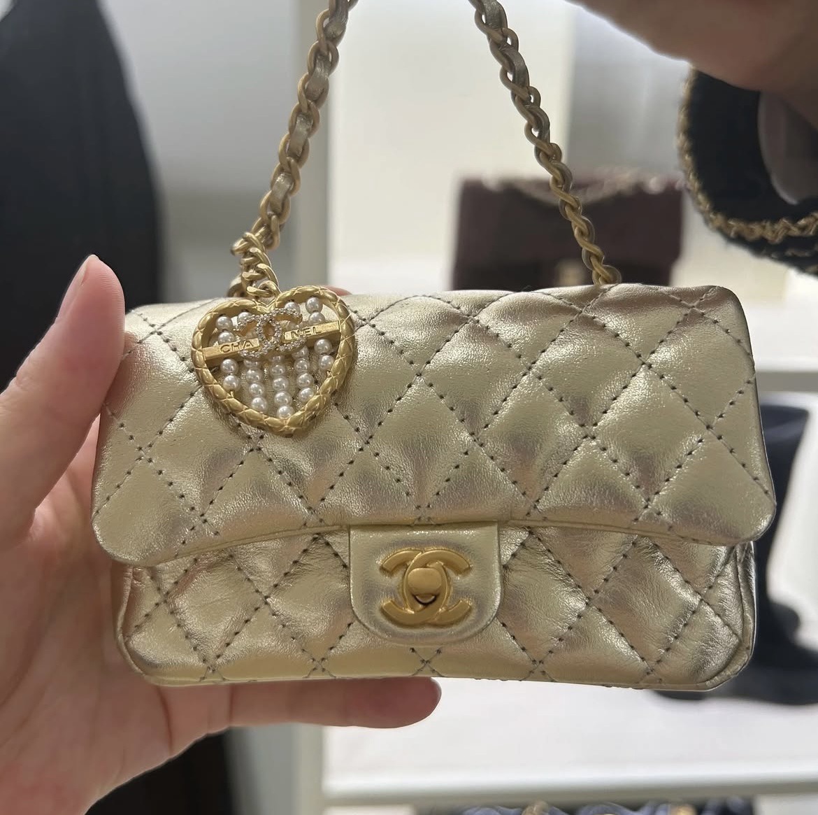 ダブルバックが叶う 可愛すぎるCHANEL マトラッセバッグチャーム