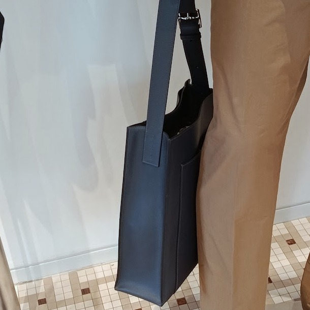 《シンプルで合わせやすい》HERMES ショルダーバッグ Cab’H