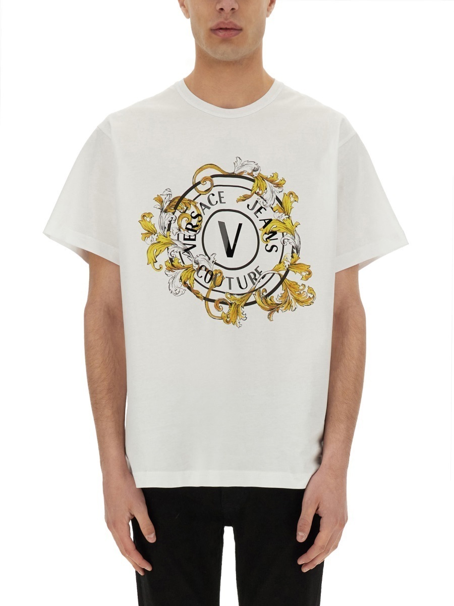 【関税&送料込】Versace Jeans Couture T-Shirt V-Emblem Outli