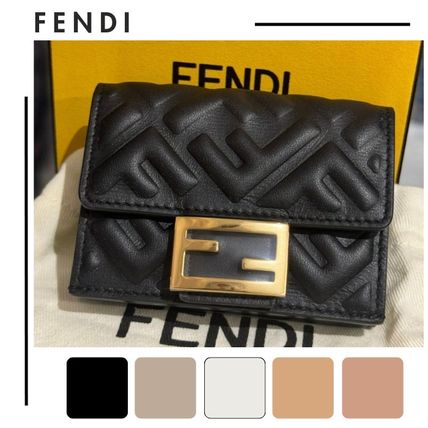 ホワイト（白）系 FENDI(フェンディ) 折りたたみ財布(レディース