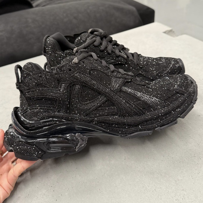 【 BALENCIAGA 】 Runner スニーカー ラインストーン付き