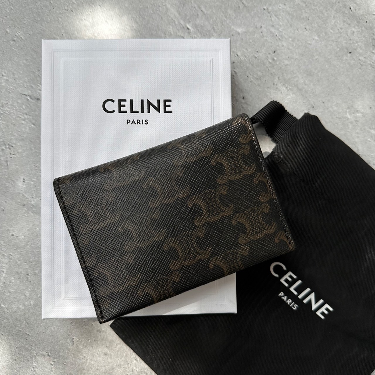 CELINE TRIOMPHE スナップ付き スモール バイフォールド