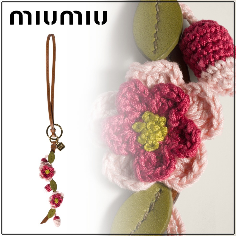 国内買付【MIU MIU】レザー キーリング トリック