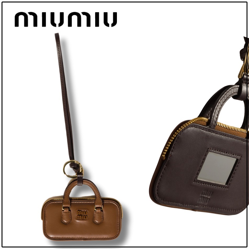 国内買付【MIU MIU】アルカディ レザー トリック バッグチャーム