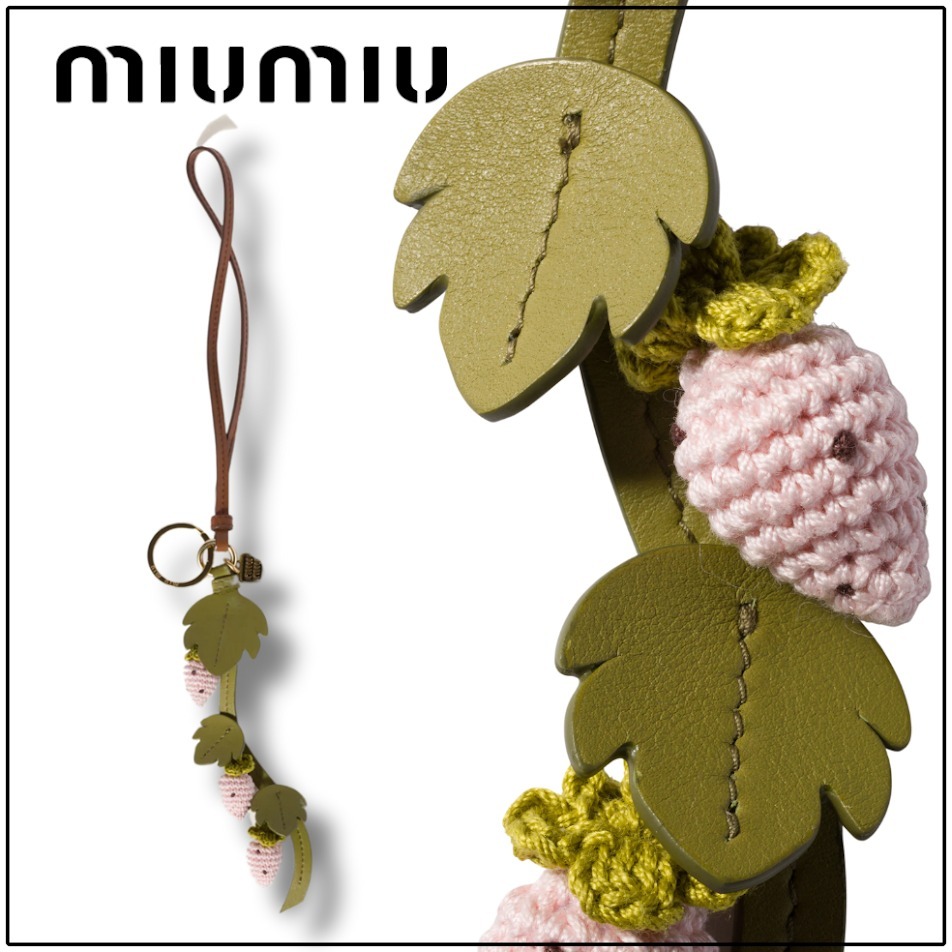 国内買付【MIU MIU】クロシェxレザー キーリングトリック