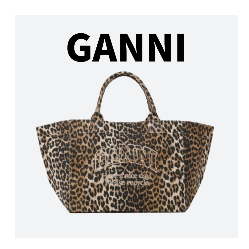 【GANNI】XXLヒョウ柄キャンバストートバッグ