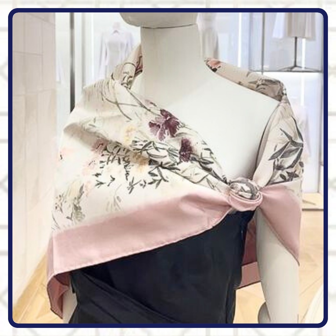 【アイボリーの柔らかな色味♪】DIOR スカーフ
