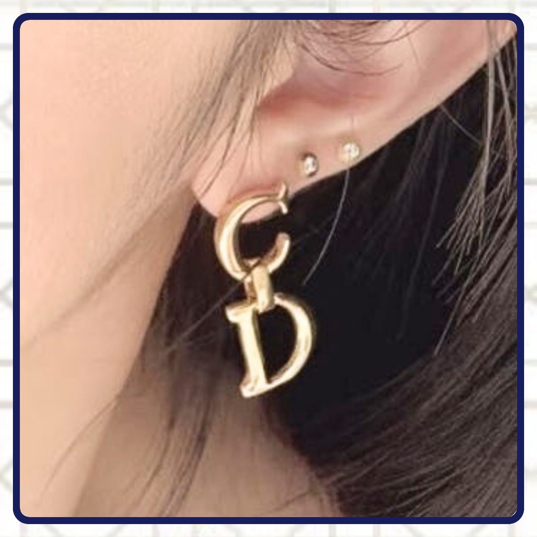 【大ぶりのCDロゴが可愛い♪】DIOR ピアス