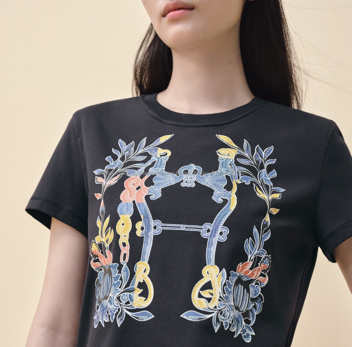 品格映える優雅な一枚【HERMES】Tシャツ《カルトゥッシュ》