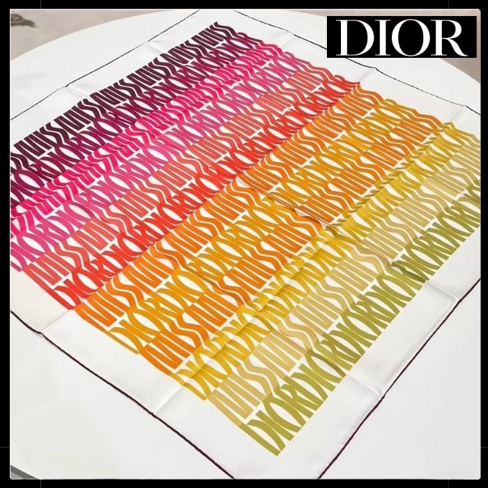 【華やかに魅せる】Miss Dior All over 90スクエアスカーフ