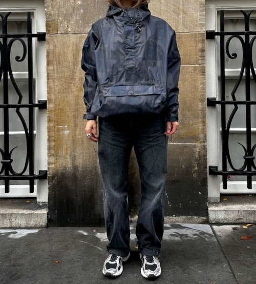 “RAINKISS” Anorak Back to Black