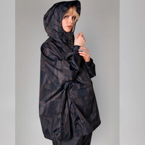 “RAINKISS” Anorak Back to Black