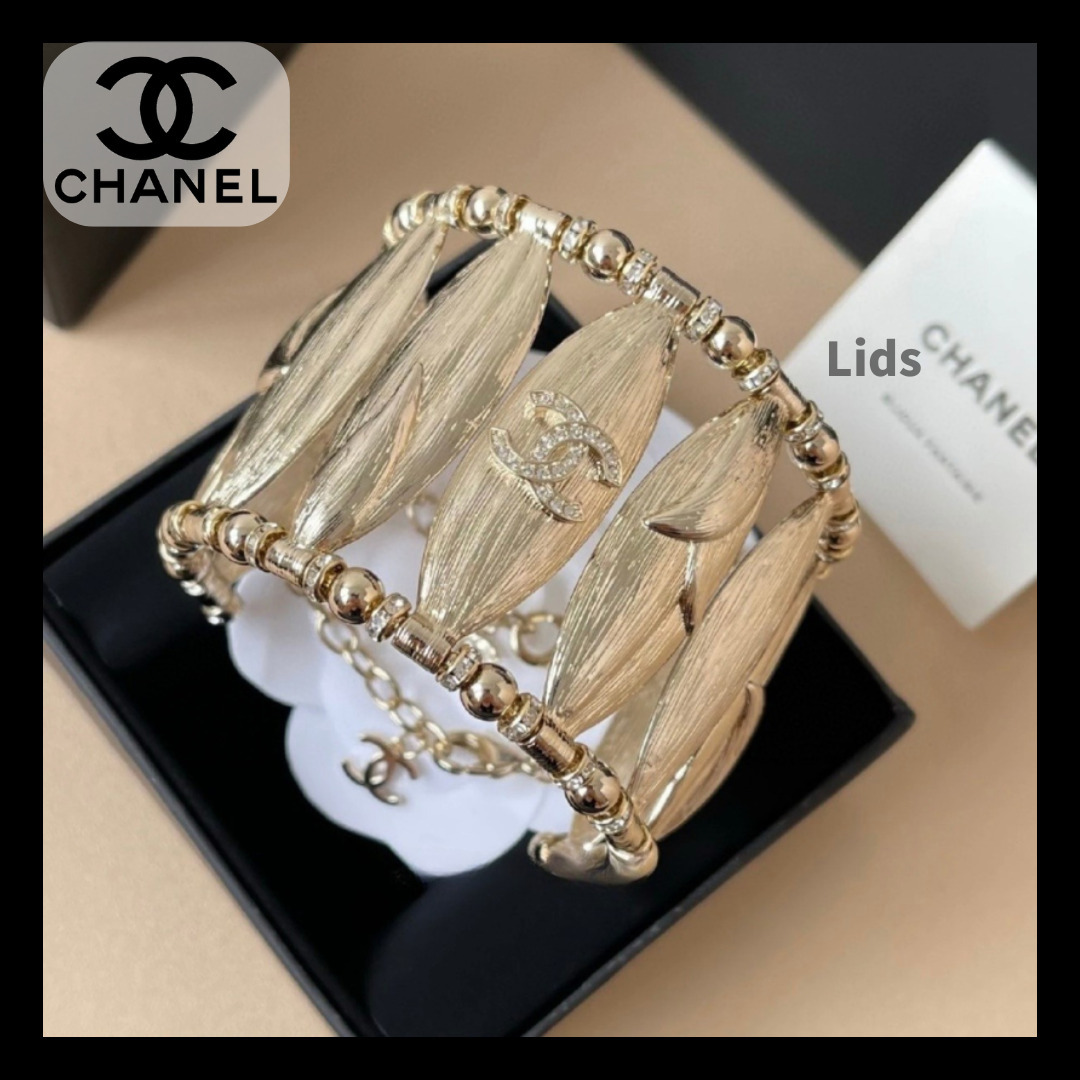 【洗練が香る名品／手元を飾る品格ジュエル】CHANEL バングル