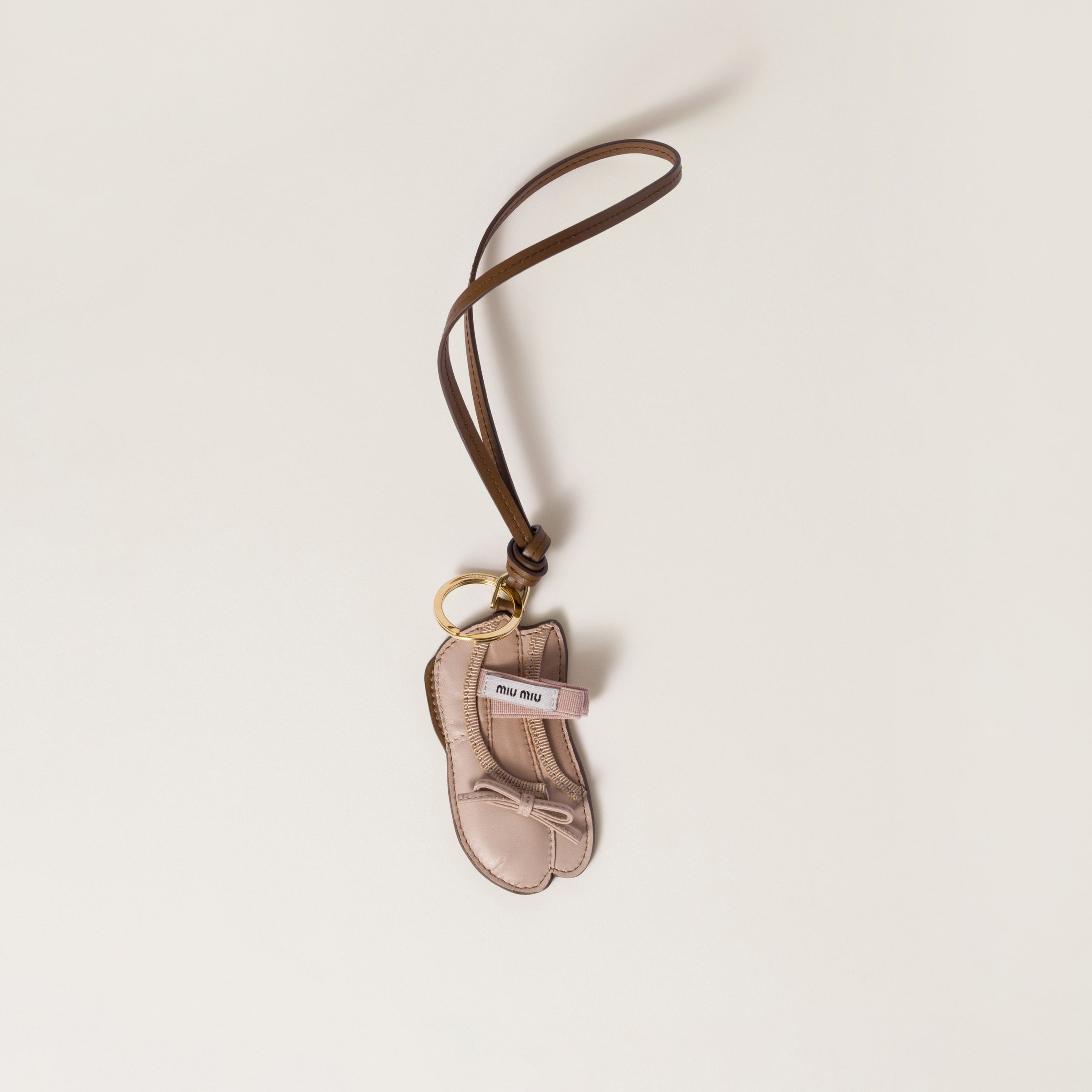 《わたし仕様に》【MiuMiu】ミュウバレエレザートリック