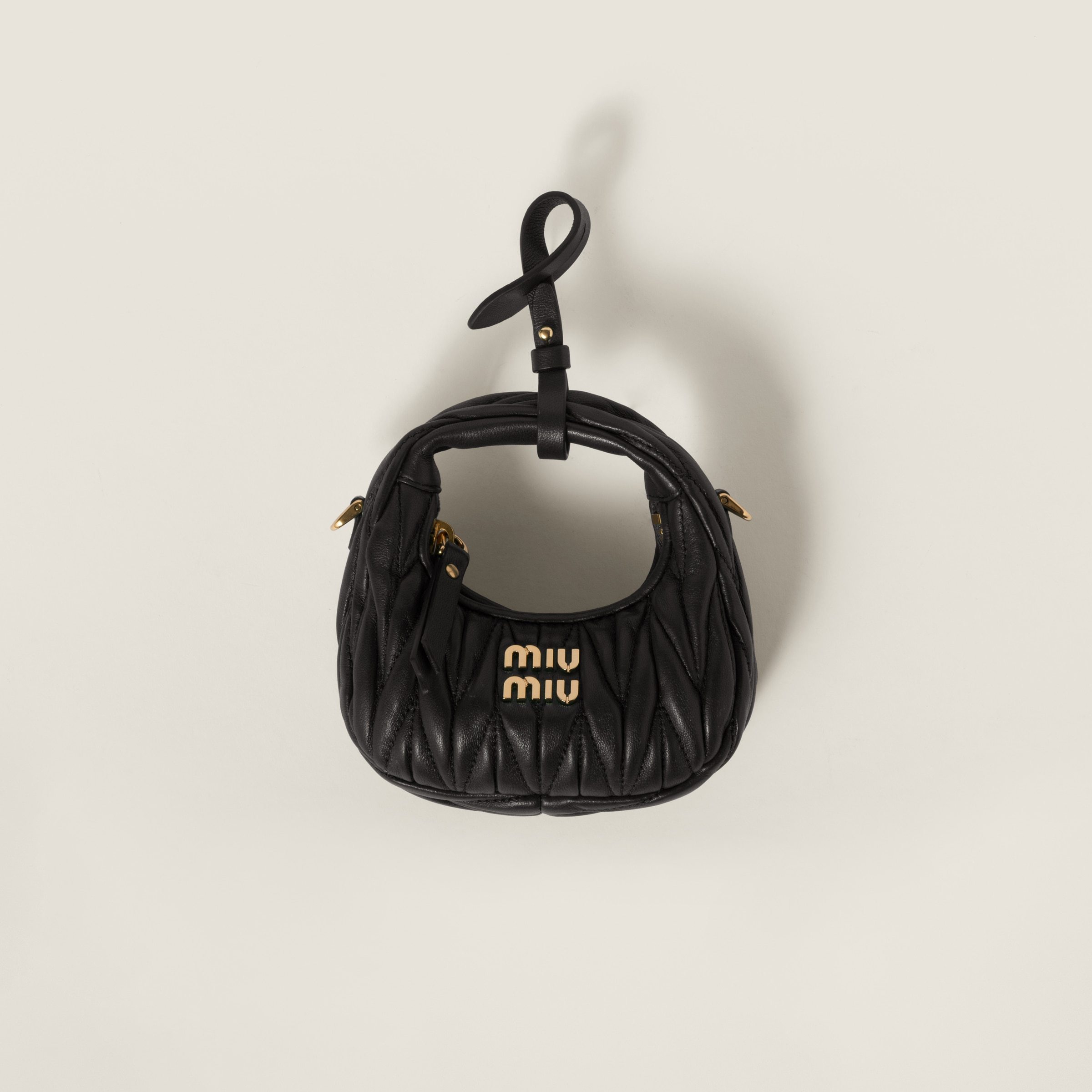 《わたし仕様に》【MiuMiu】キルティングレザーマイクロバッグ