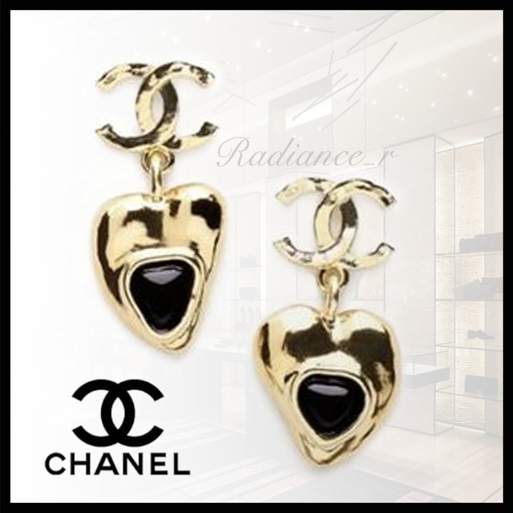 【さりげなく揺れるデザインがキュート♡】CHANEL ピアス