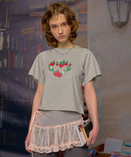 【LOULOUSEOUL】Strawberry Picnic Crop T-Shirt (Gray)