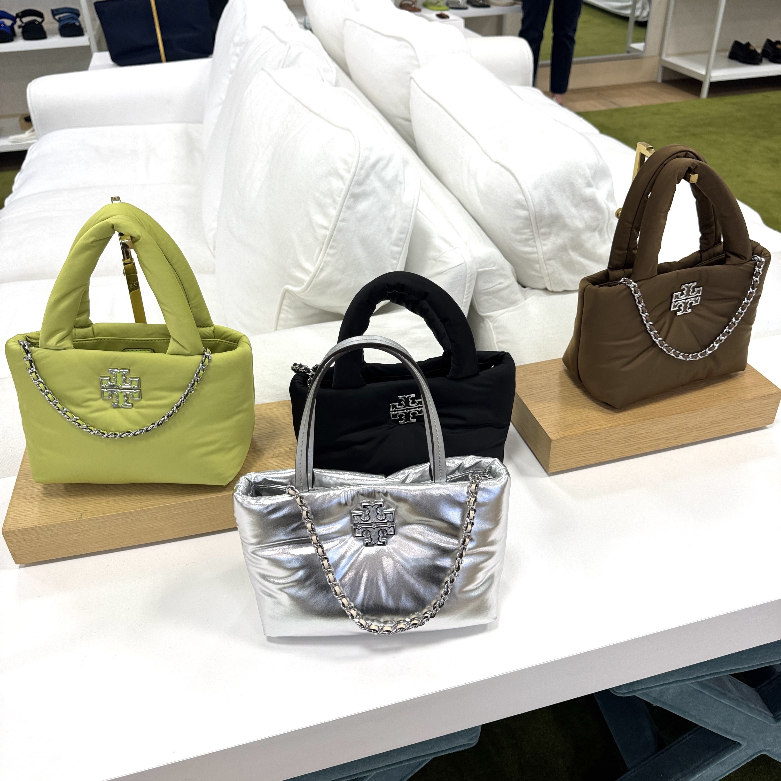 ★毎日使いにも★TORY BURCH BRITTEN NYLON PUFFY MINI TOTE