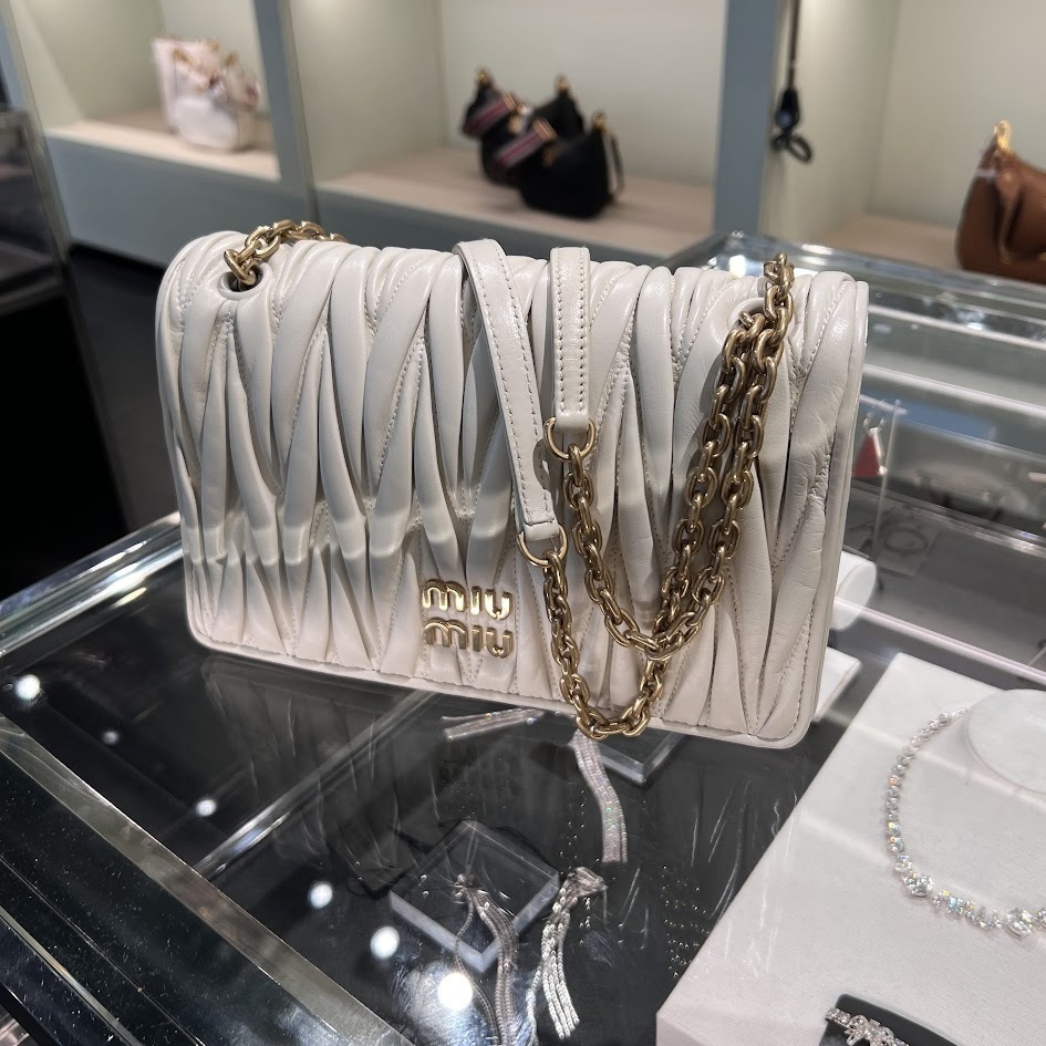 ♪直営アウトレット♪MIU MIU マテラッセ ショルダー 5BD245 N88