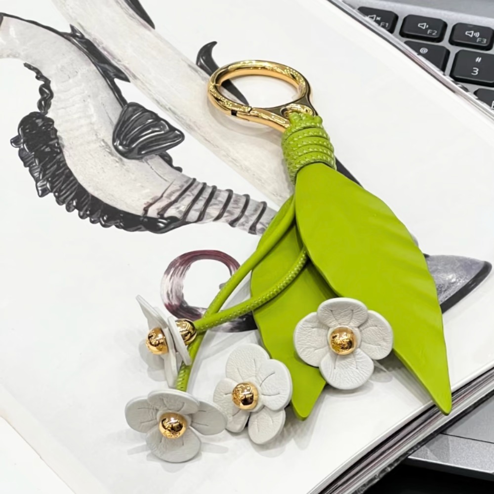 《大人かわいい》【LOEWE】ストロベリー フラワー チャーム 花