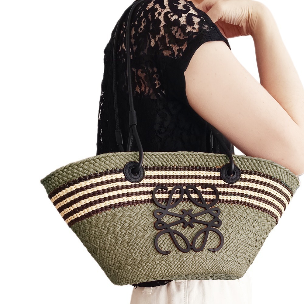 LOEWE アナグラム バスケット スモール（イラカヤシ&カーフ）