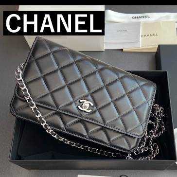 《CHANEL》クラシック チェーンウォレット