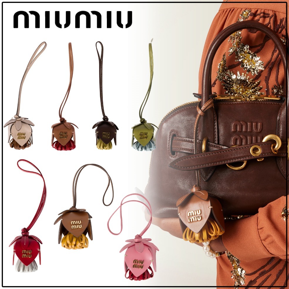 国内買付【MIU MIU】レザー トリック バッグチャーム