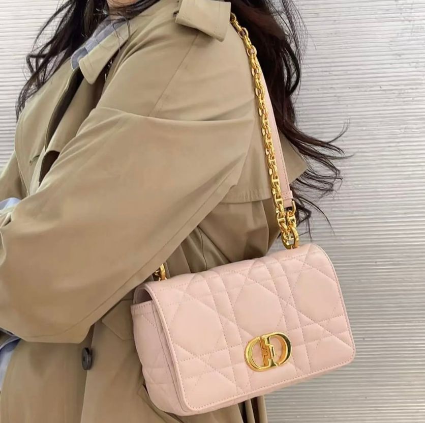 《フェミニンな気品を纏う》【DIOR】ソフトバッグ スモール