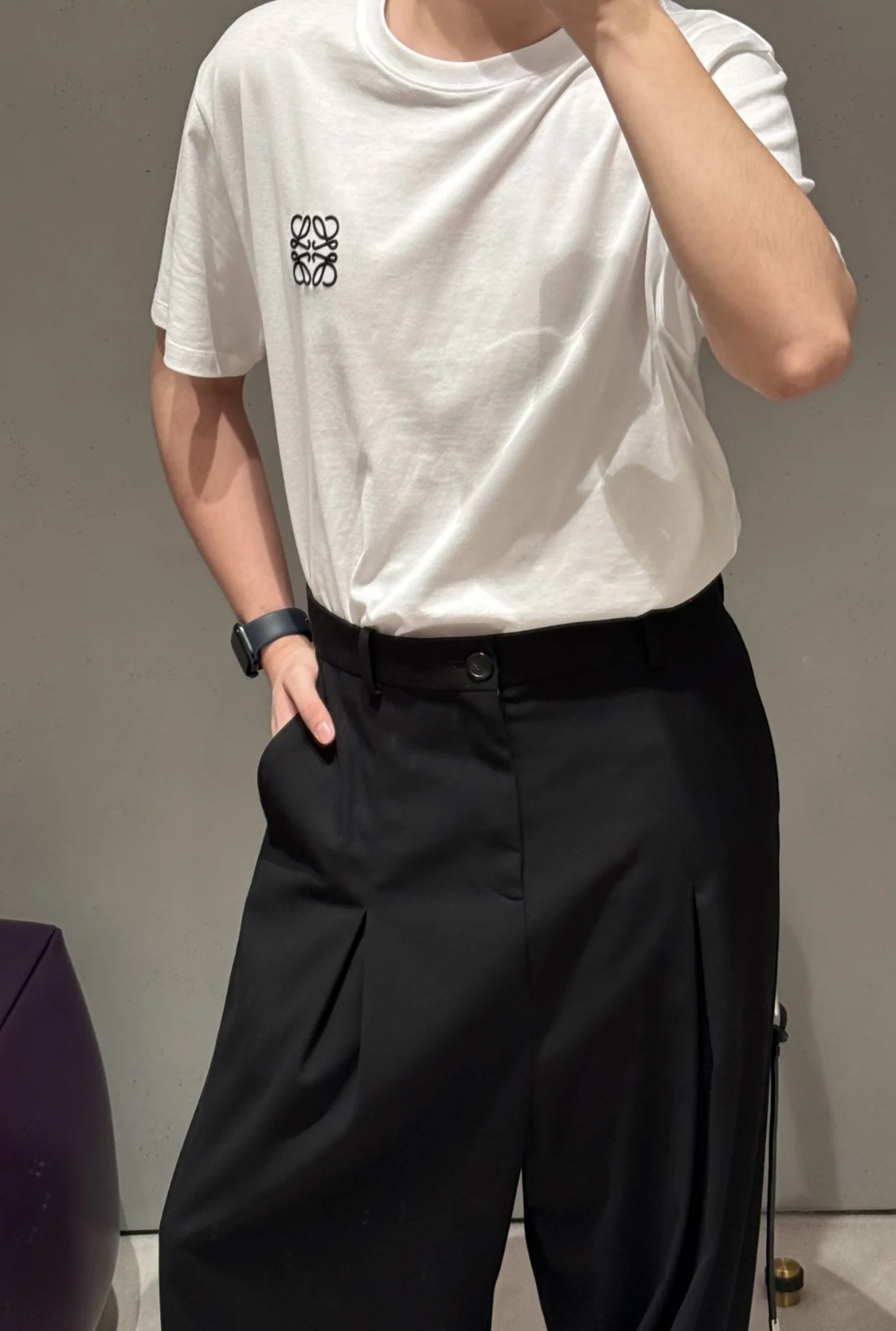 シンプルで合わせやすい《LOEWE》クラシックコットンTシャツ