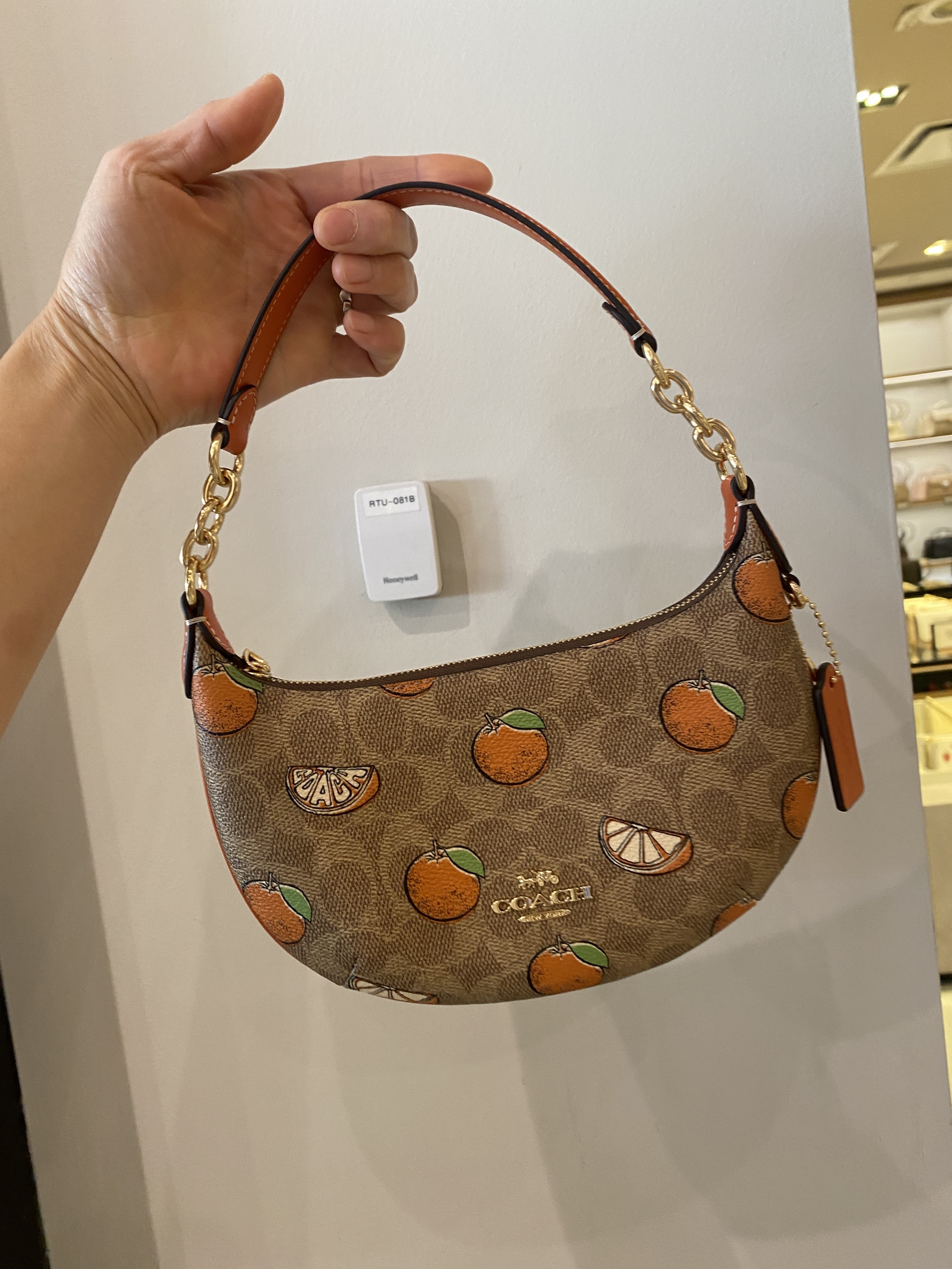 【COACH】フルーツ柄＊ミニ ペイトン シグネチャー キャンバス