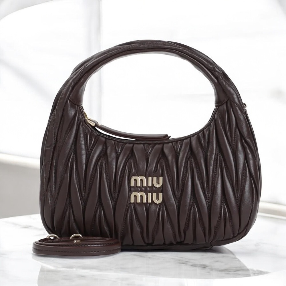 MiuMiu ワンダー マテラッセレザー ホーボーバッグ