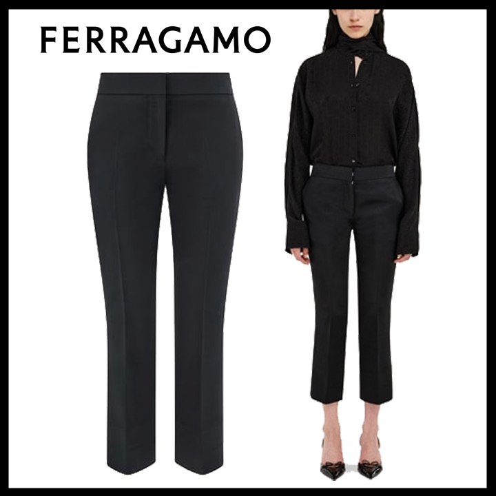FERRAGAMO直営店キックフレアパンツ