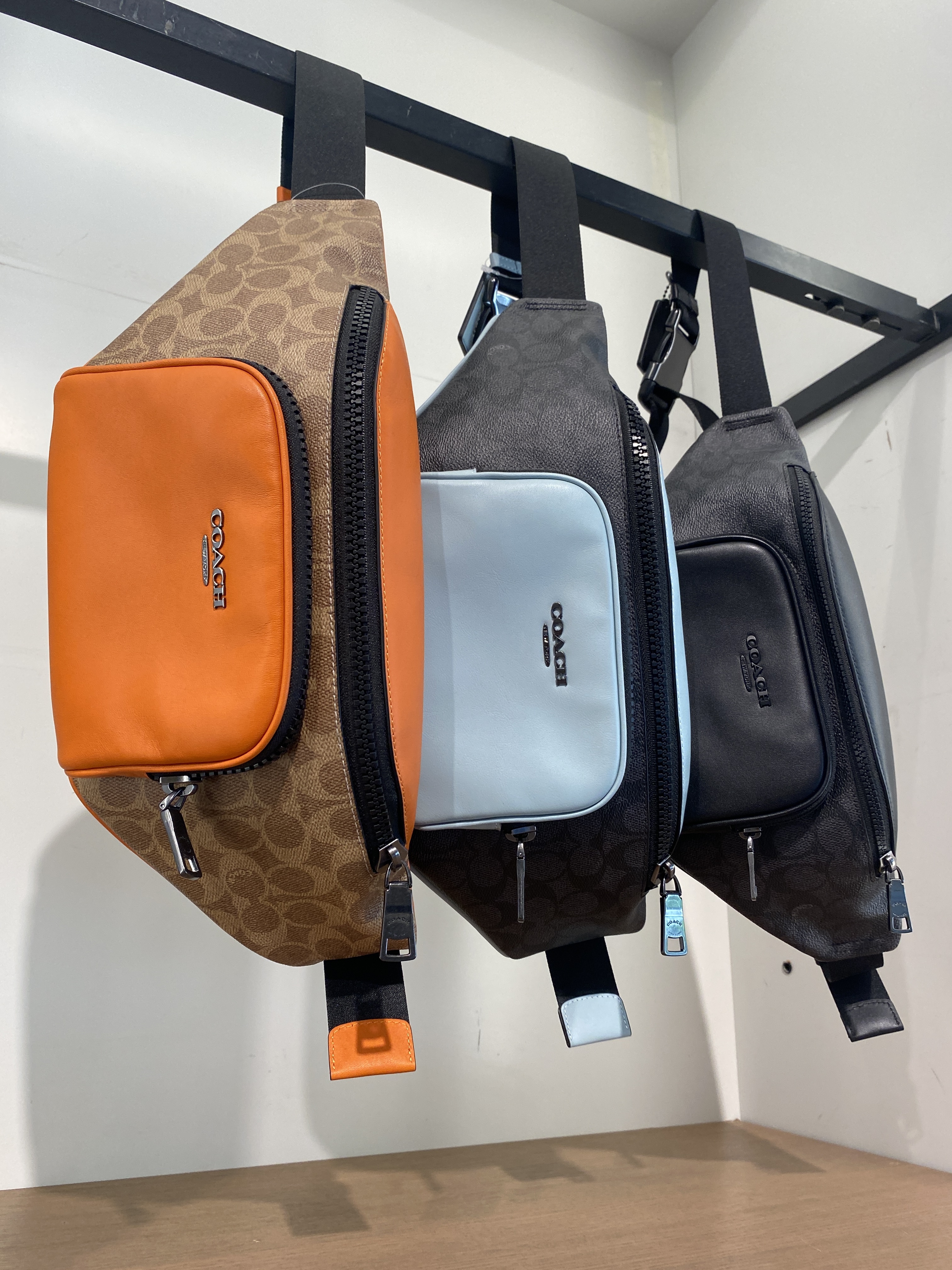 【COACH】メンズ＊斜め掛け レーサー ベルト バッグ CAJ77