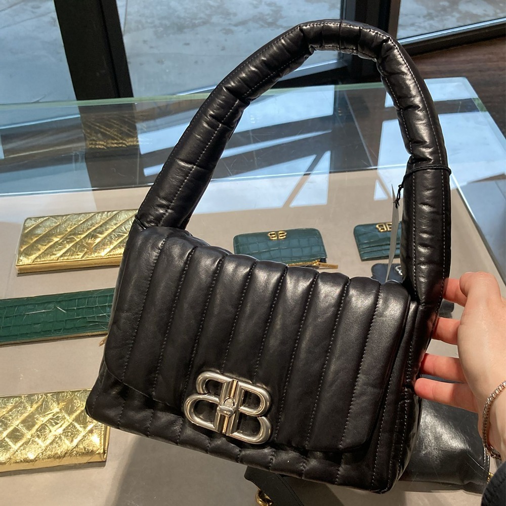 直営店☆BALENCIAGA☆SALE! MONACO スリング キルトバッグ