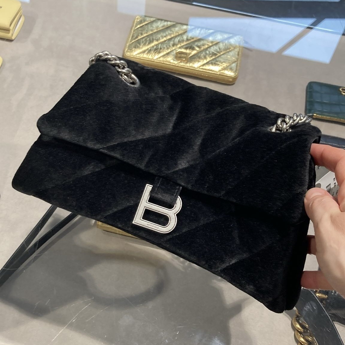 直営店☆BALENCIAGA☆SALE! CRUSH CHAIN ベルベット バッグ