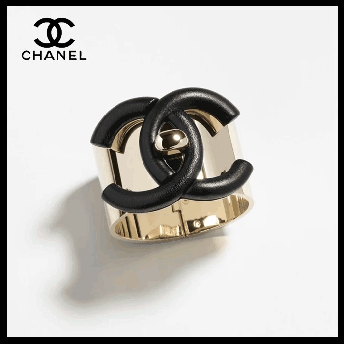 【カッコいいデザイン☆】CHANEL ターンロック バングル CCロゴ