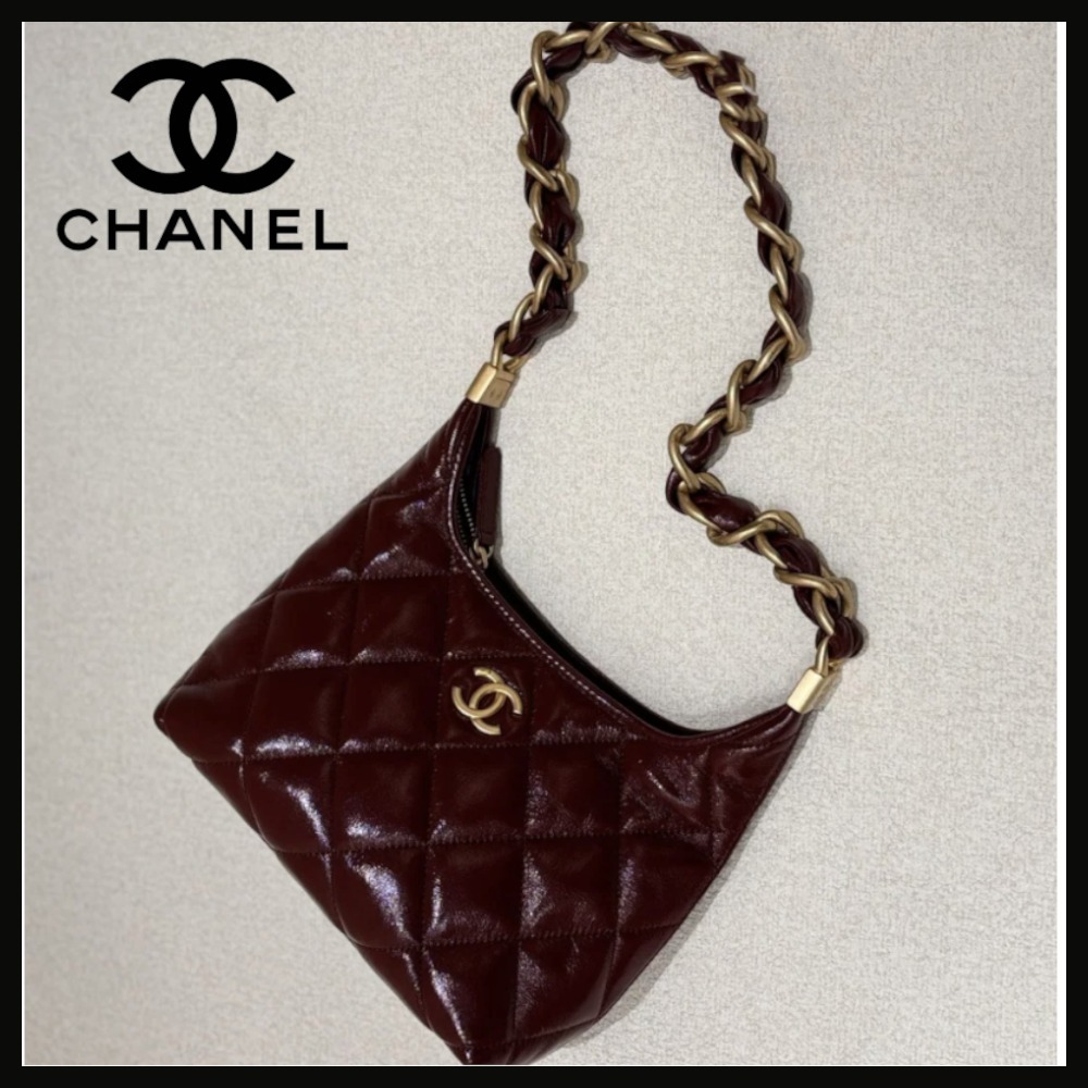 【エナメルの光沢が上品】CHANEL ミニホーボーバッグ