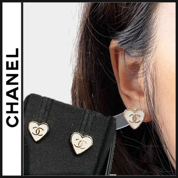 小ぶりがエレガントでかわいい♡CHANEL ハートピアス