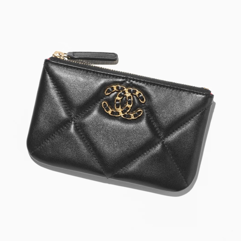 《CHANEL》大人気！24/25クルーズ シャネル 19 ミニポーチ